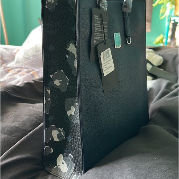 MCM TOTE - Picture 2 of 4